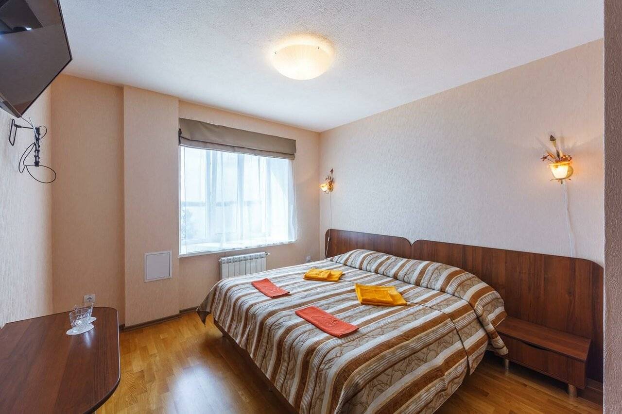 Номер стандарт с 1 двуспальной кроватью